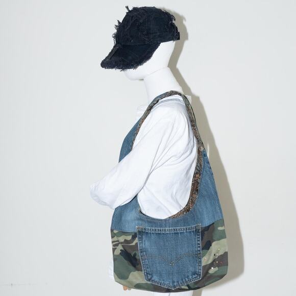 Upcycled hobo bag / shoulder bag - Picture 2 of 8